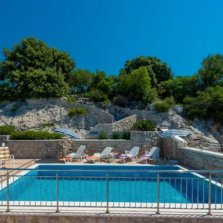 Borna Apartman *